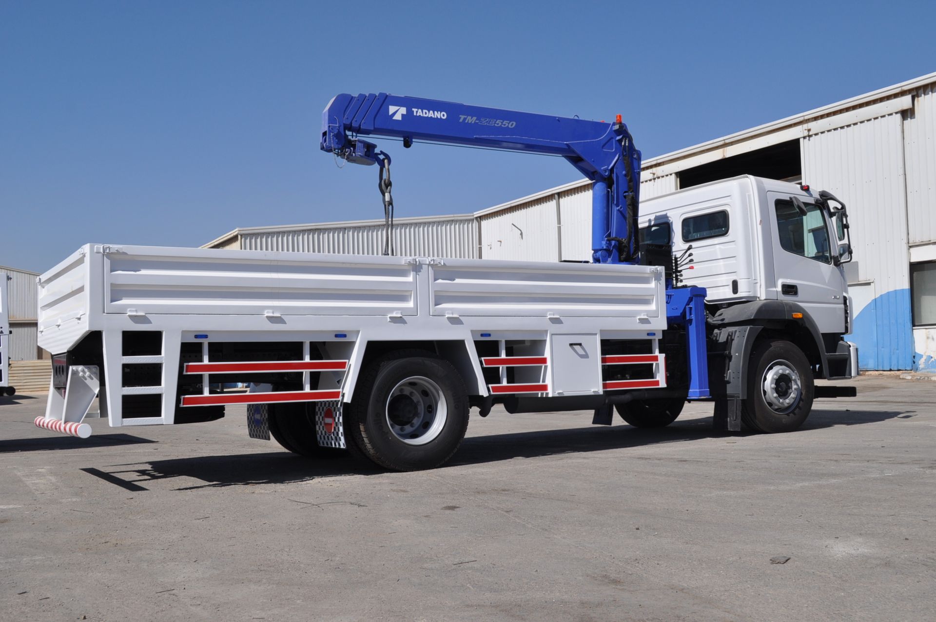 Cargo Bed with Crane